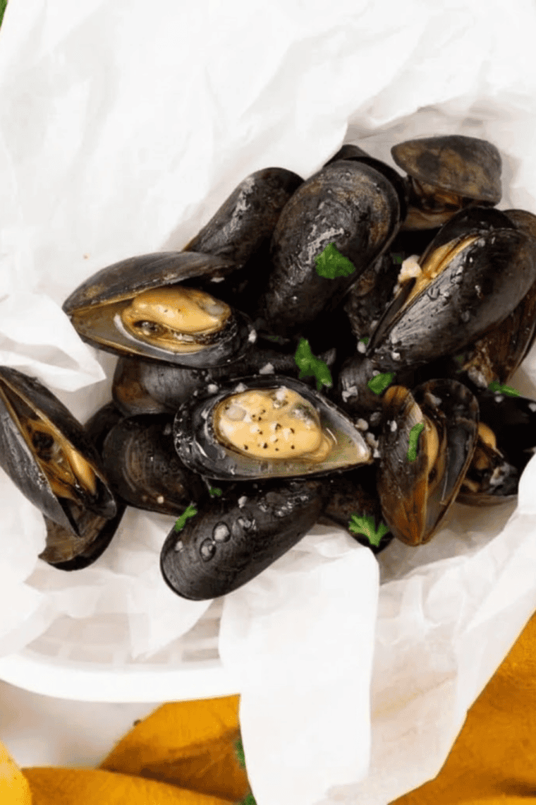 Air Fryer Mussels with garlic butter&mdash;quick, easy seafood recipe ready in minutes with bold flavor and minimal prep.