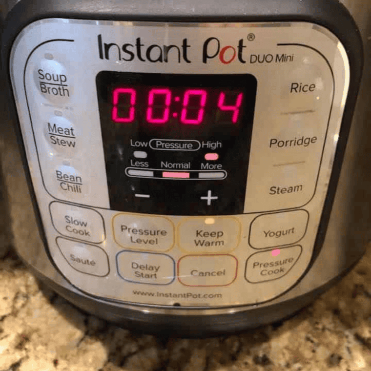 Instant Pot sealed with display reading 4:00 on high pressure.