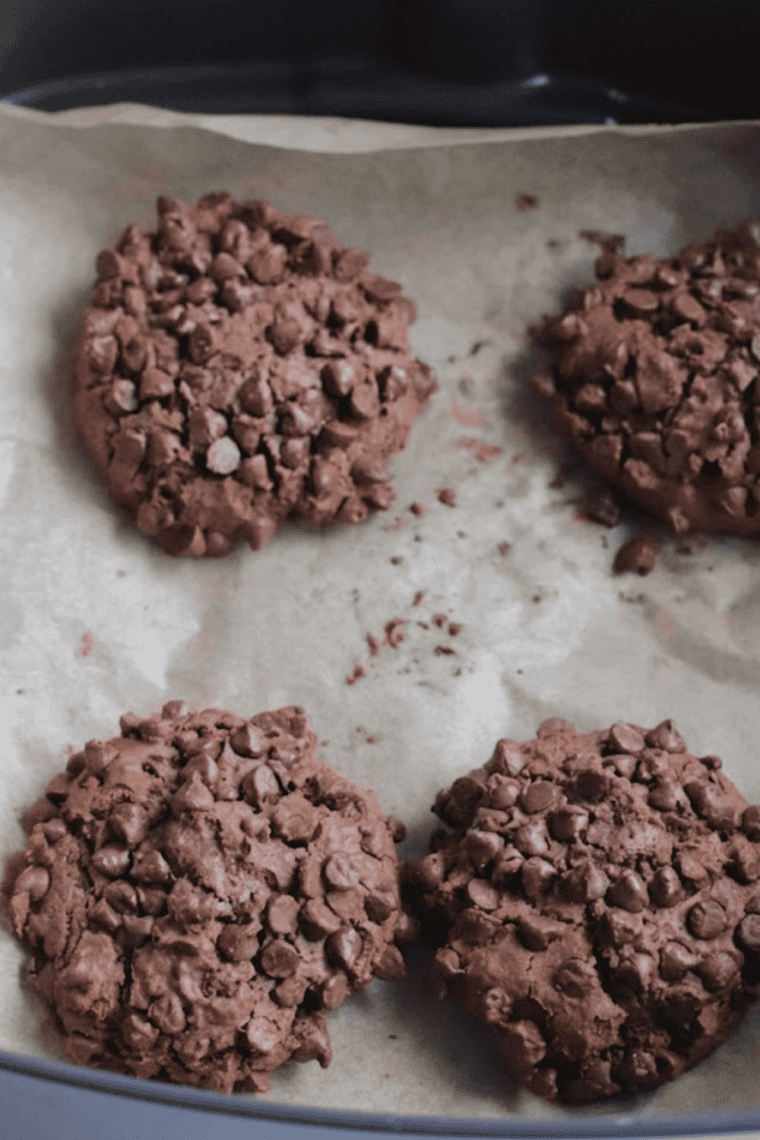 Plate of warm Air Fryer Salted Caramel Chocolate Chip Cookies with gooey caramel chunks and melted chocolate, ready to enjoy.