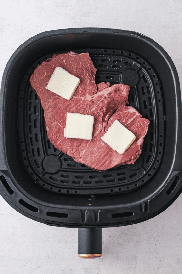 Letting juicy steaks rest for 5 minutes to redistribute juices, ensuring a tender air fryer sirloin steak.