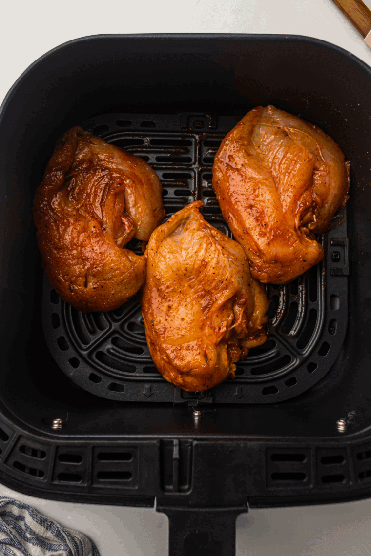 Easy Air Fryer Lemon Garlic Chicken Breast recipe &ndash; juicy, tender, and full of zesty lemon and savory garlic flavor. Perfect for quick weeknight dinners or meal prep.