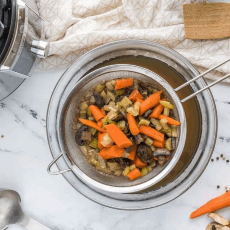 Drain the vegetables from the broth.