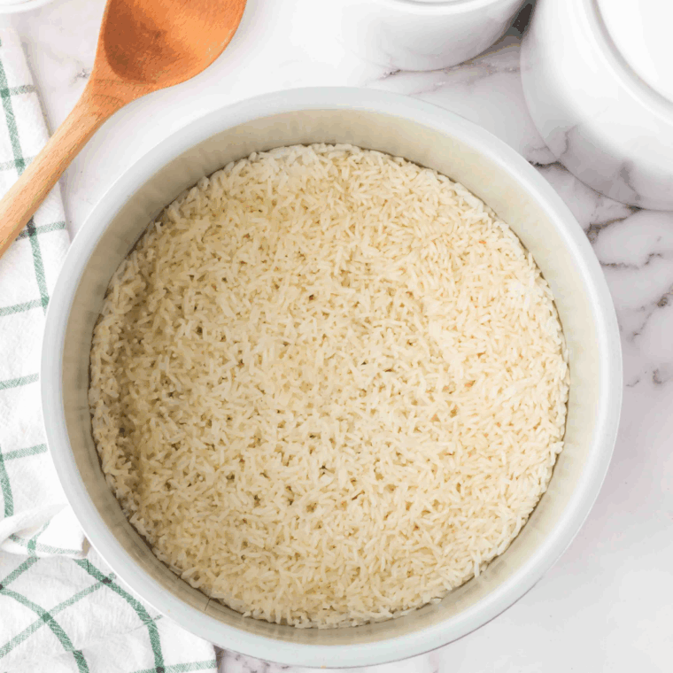 Add rice and liquid: Stirring rinsed rice, chicken broth, lemon juice, salt, and pepper together in the Instant Pot
