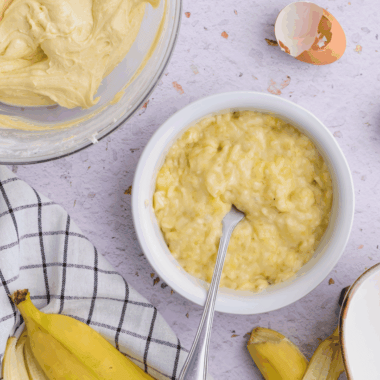 Mix all of the ingredients in a mixing bowl, fold the dry ingredients well.