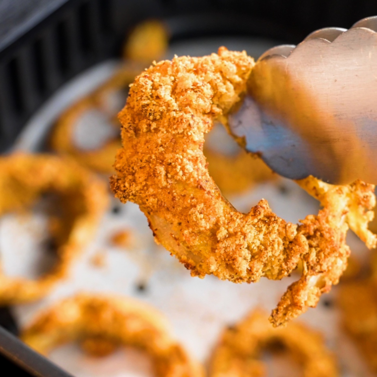 golden crispy air fryer onion rings for a Western Bacon Cheeseburger