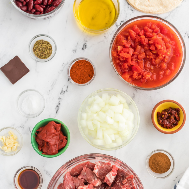 Ingredients for copycat Sonic chili: ground beef, beef broth, tomato sauce, tomato paste, onion and spices