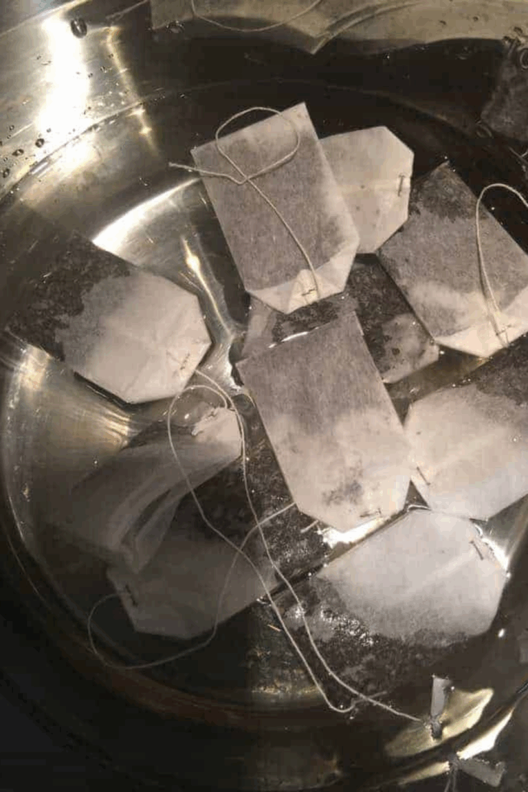 Place tea bags into the Instant Pot.