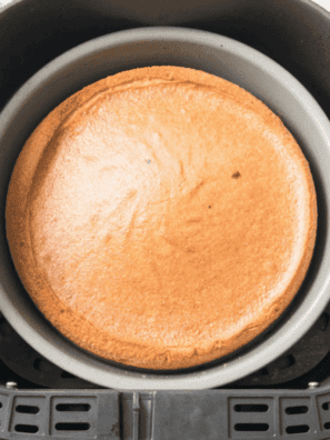 Easy Air Fryer Vanilla Cake (Moist & Ready in 25 Minutes)