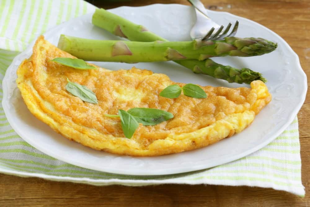 https://forktospoon.com/air-fryer-ham-and-cheese-omelette/
