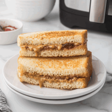 air fryer peanut butter and jelly sandwich
