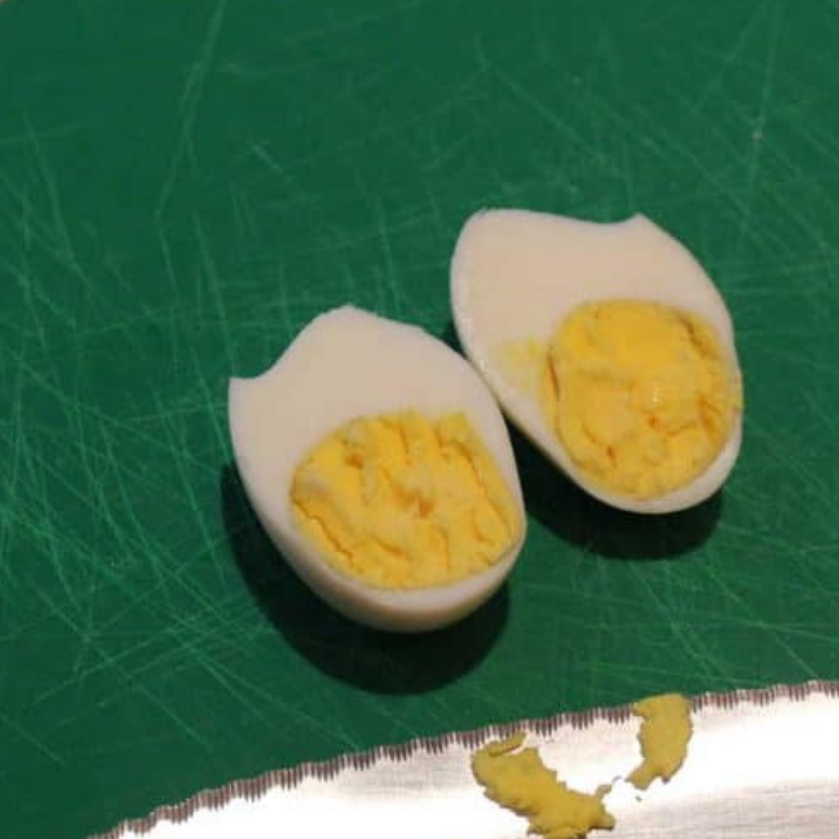 CLASSIC SOUTHERN DEVILED EGGS (6)
