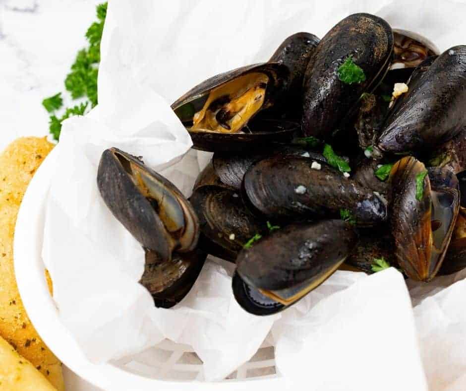 https://forktospoon.com/wp-content/uploads/2018/03/Air-Fryer-Mussels-3.jpg