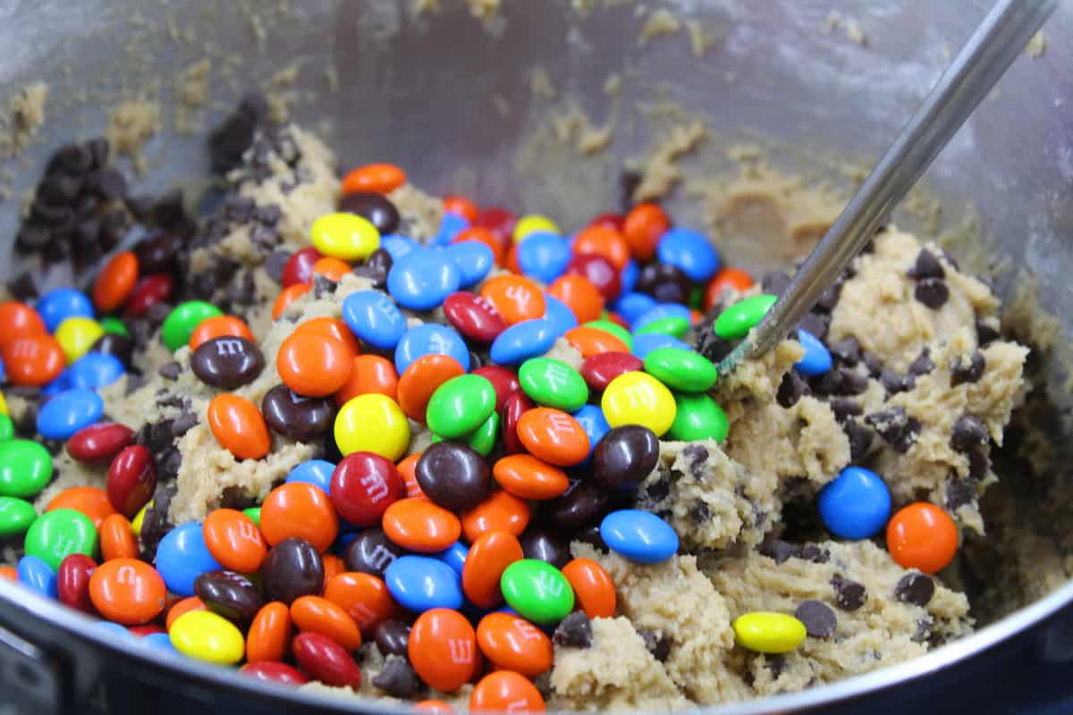How To Make Air Fryer M&M Brownie Bars