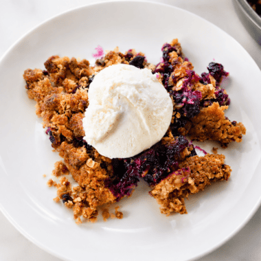 Make this Air Fryer Blueberry Crisp in 35 minutes! Juicy blueberries under a crunchy oat topping — fresh or frozen berries, no oven required.