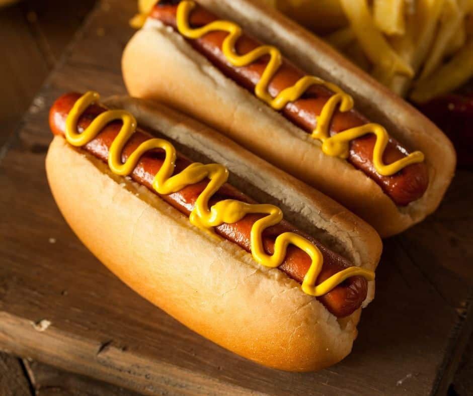 Do you love hot dogs? Here are some great toppings to add to your next hot dog.