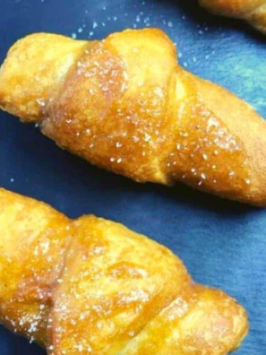 Air Fryer Pumpkin Pie Crescent Rolls