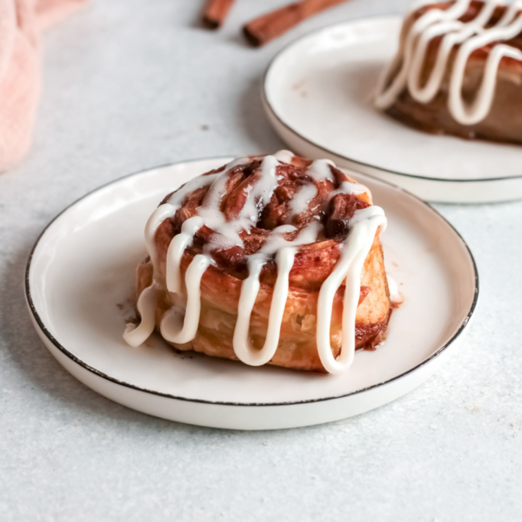 Air Fryer Pumpkin Cinnamon Rolls