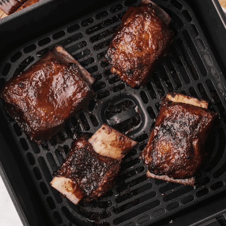 Perfectly cooked Korean BBQ short ribs in the air fryer with caramelized edges and juicy texture.