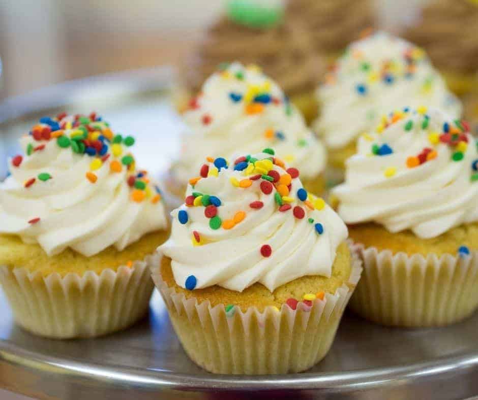 How To Make Boxed Cake Mix Cupcakes in The Air Fryer - Fork To Spoon