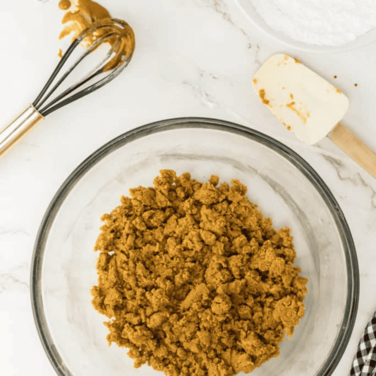 Mixing peanut butter, sugar, egg, and vanilla extract in a large bowl until smooth.