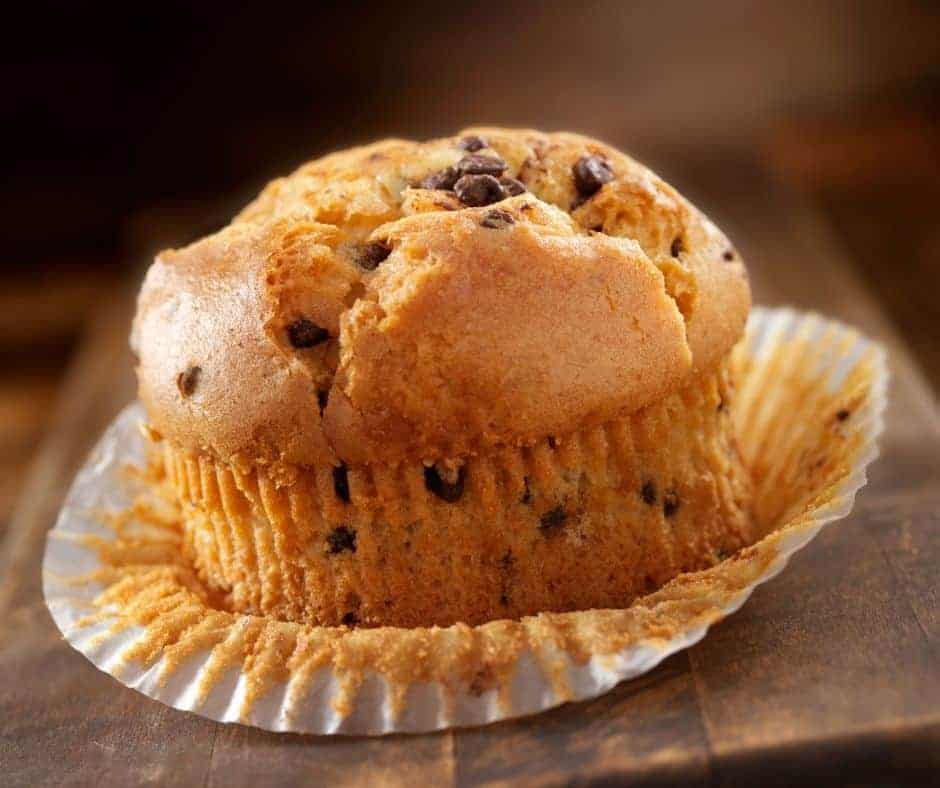 https://forktospoon.com/wp-content/uploads/2020/01/Air-Fryer-Chocolate-Chip-Muffin-For-One.jpg
