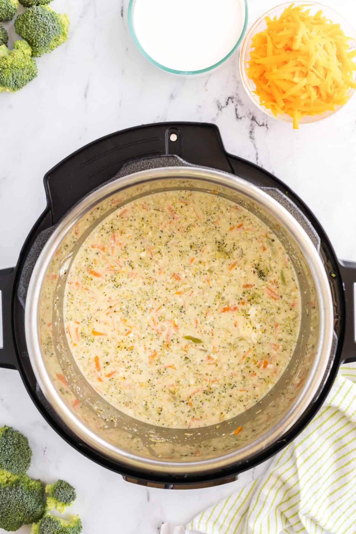 Instant Pot Copycat Panera's Broccoli and Cheddar Soup