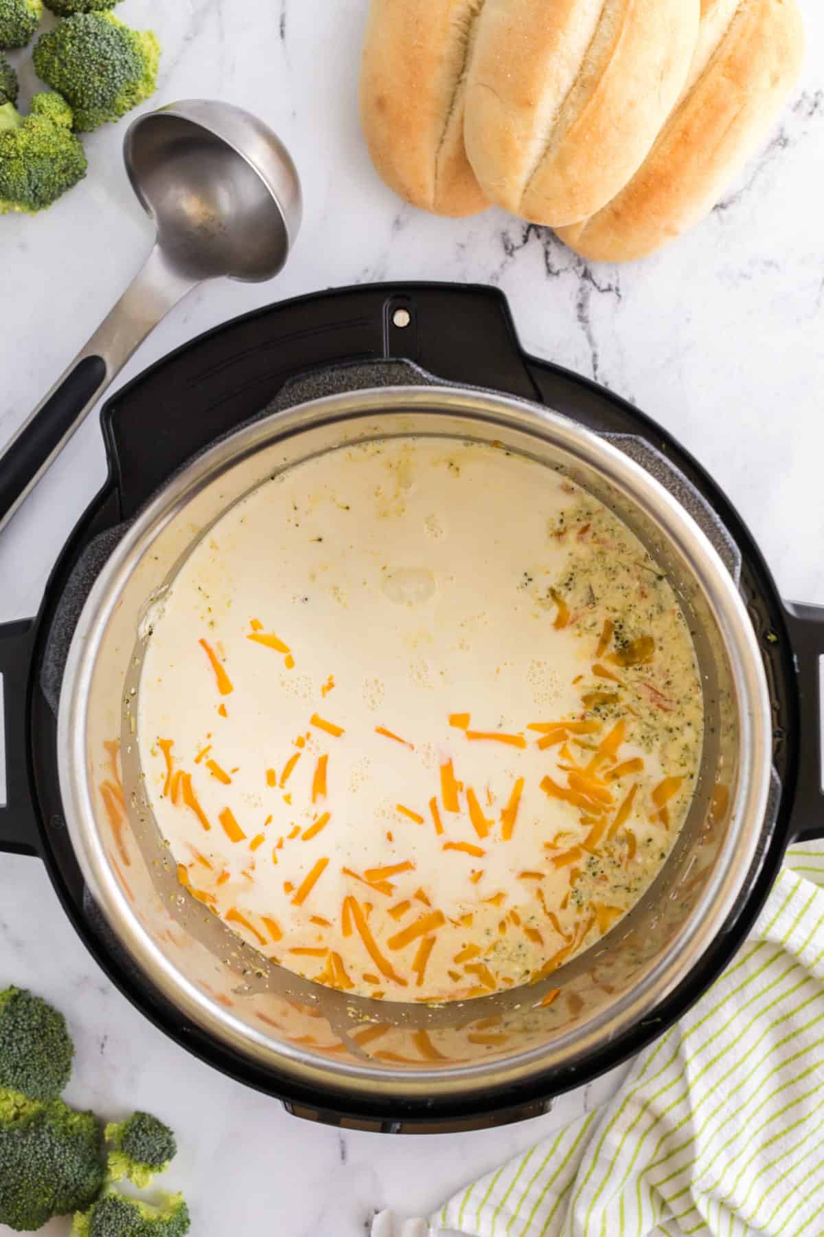 Instant Pot Copycat Panera's Broccoli and Cheddar Soup