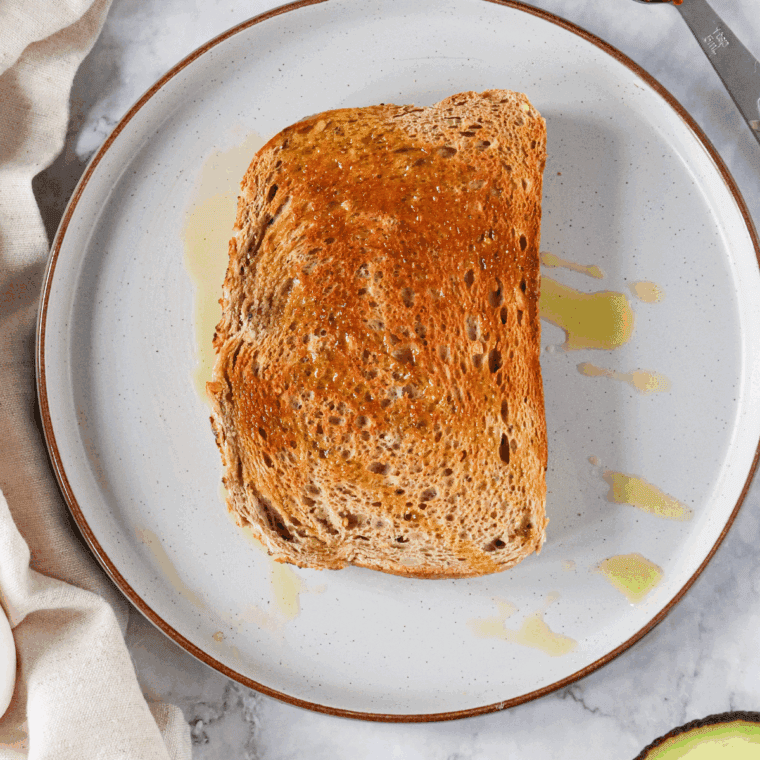 Toasted bread on the plate.