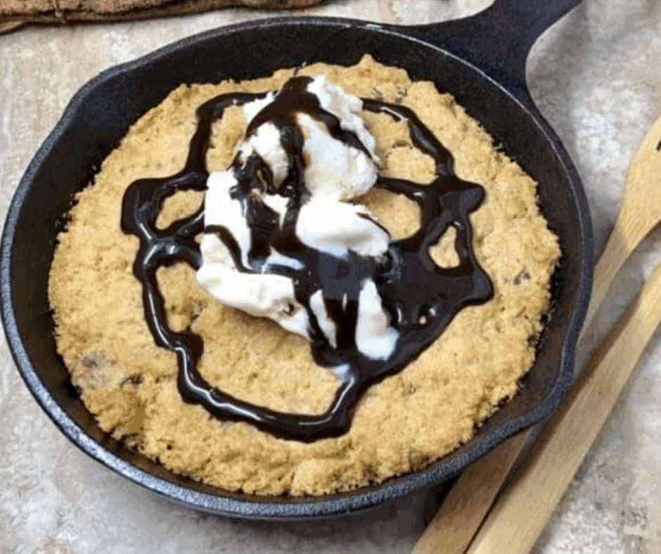 https://forktospoon.com/wp-content/uploads/2020/02/Air-Fryer-Oatmeal-Chocolate-Chip-Cookie-Pizza.jpg