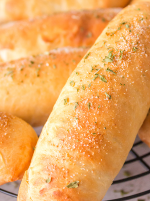 Air Fryer Copycat Olive Garden Breadsticks