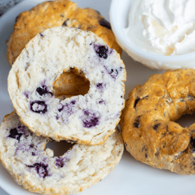 air fryer blueberry bagels