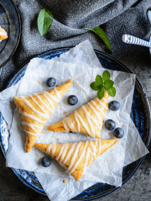 Air Fryer Blueberry Turnovers - Are you looking for an easy and delicious dessert sure to impress? If so, then look no further than these air fryer blueberry turnovers! These air fryer treats are both healthy and indulgent, packed with sweet and tart blueberries, a flaky pastry crust, and a hint of cinnamon sugar. 