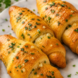 Air Fryer Garlic Crescent Rolls