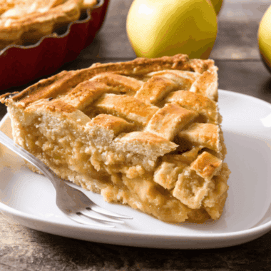 Golden, flaky air fryer apple pie with cinnamon-spiced apple filling.