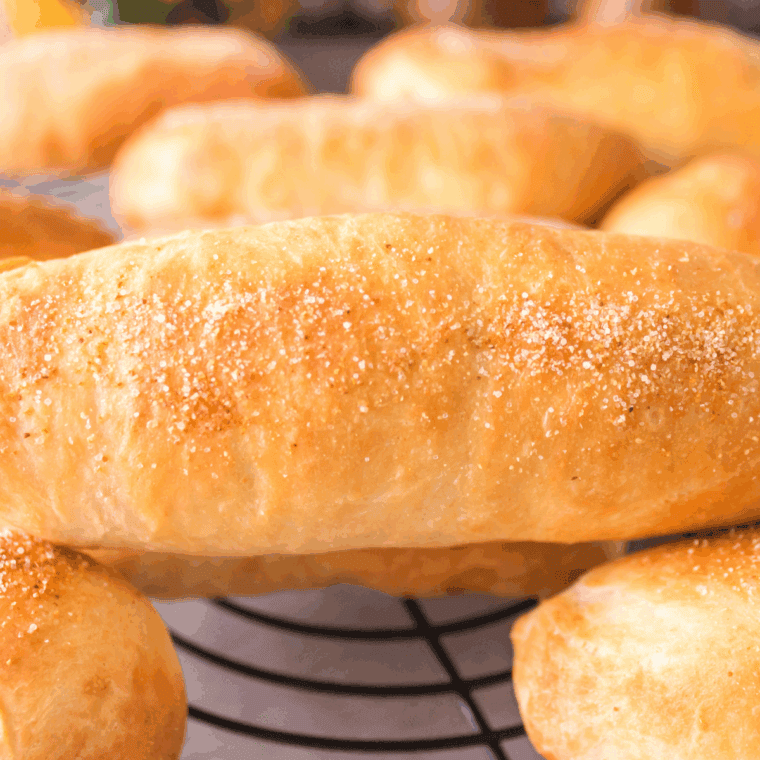 Plate of soft, golden-brown Captain D’s style breadsticks, freshly baked and brushed with butter, ready to serve.