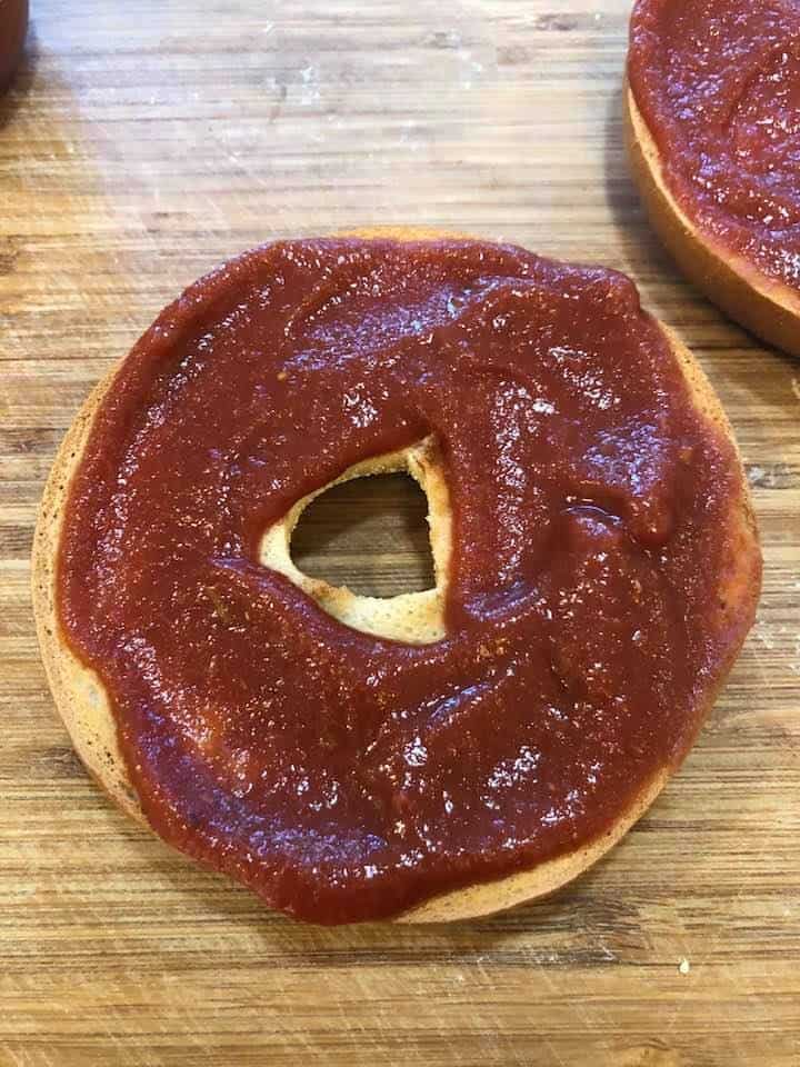 Bagel with sauce