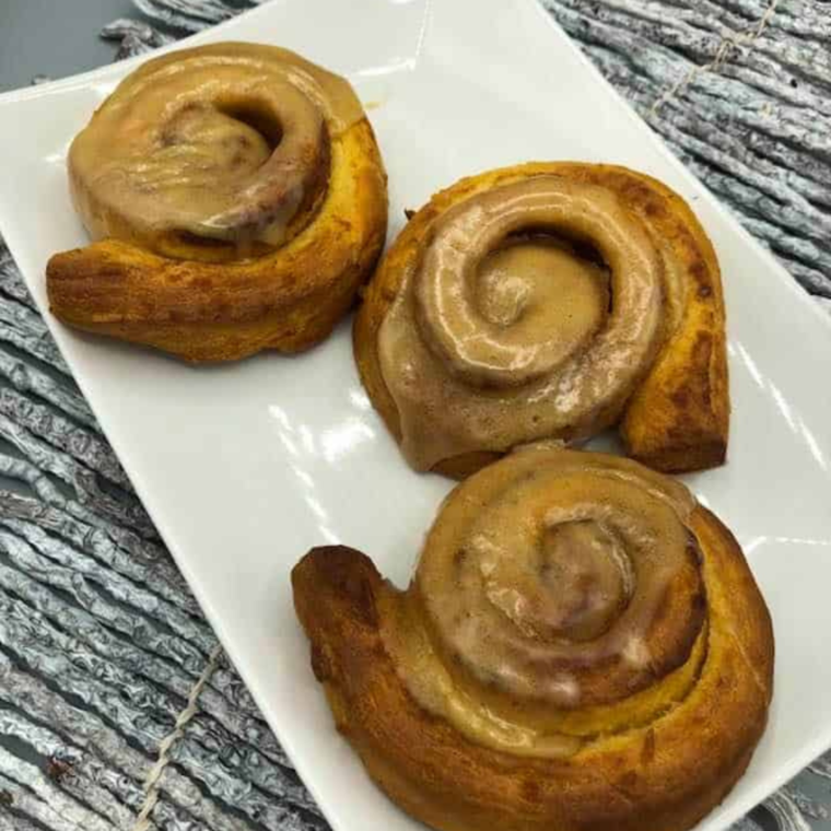 Air Fryer Canned Pumpkin Cinnamon Rolls