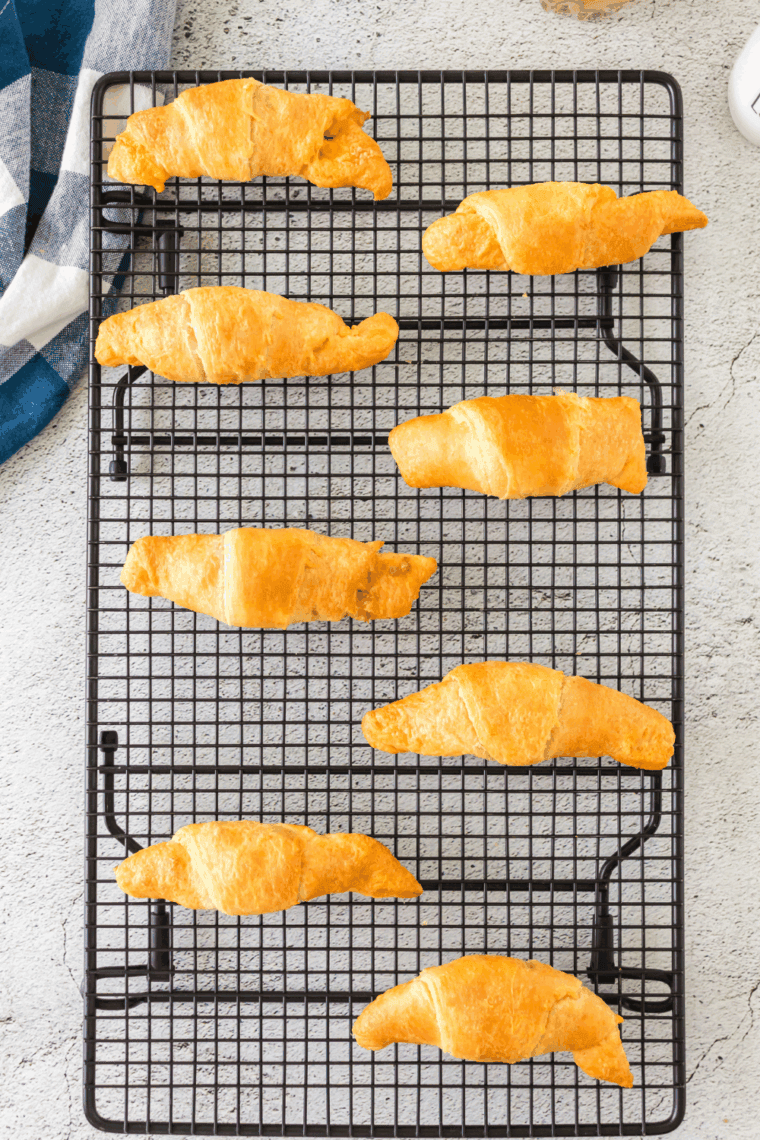 Easy Cheese Stuffed Crescent Rolls Storage, Freezing & Reheating Tips – Keep your crescent rolls fresh, freeze unbaked rolls for later, and reheat baked rolls perfectly.