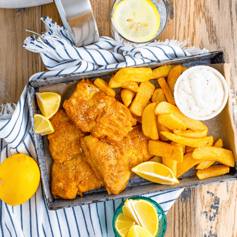 Homemade Red Lobster tartar sauce, creamy and tangy, perfect for dipping seafood.