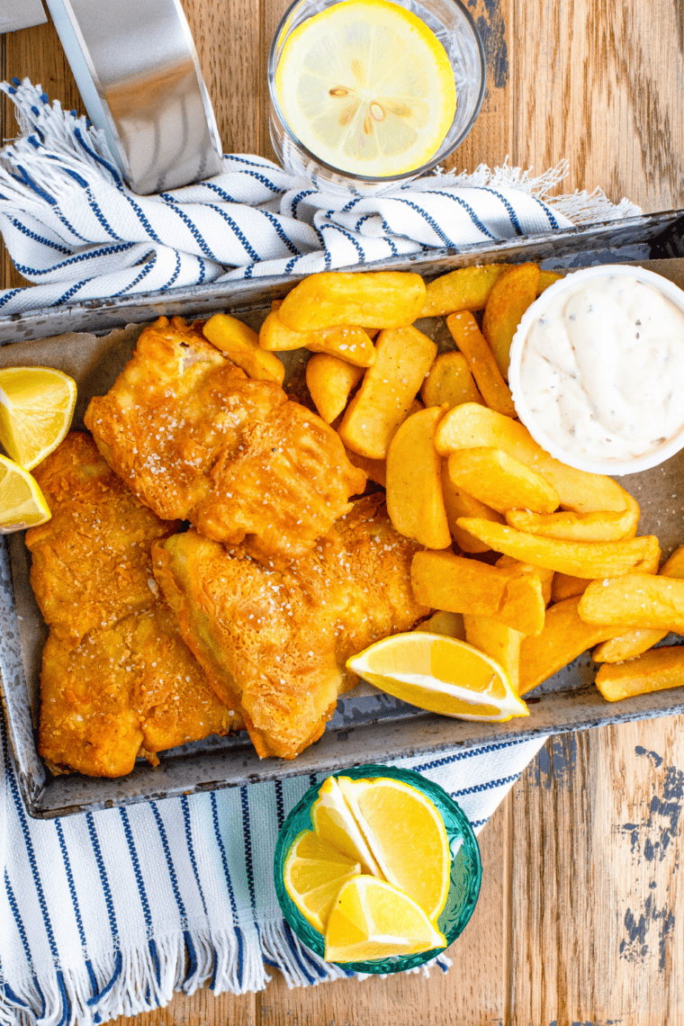 Homemade Red Lobster-style tartar sauce, creamy and tangy, perfect for dipping seafood.