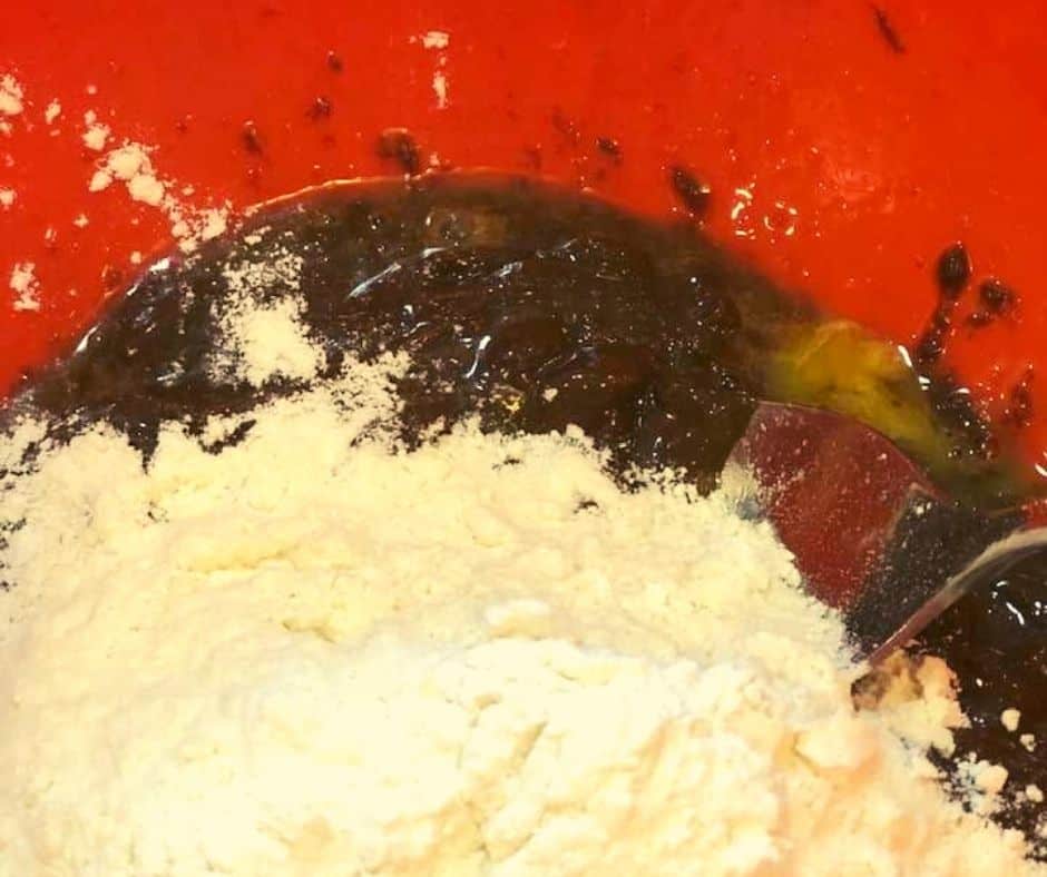 Mix the Flour into the mixture.