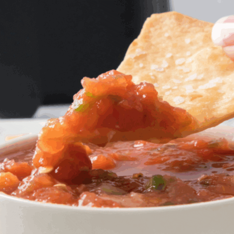 Fresh Copycat Chili’s Salsa, made with tomatoes, onions, and spices, ready to serve with chips, tacos, or your favorite meal.