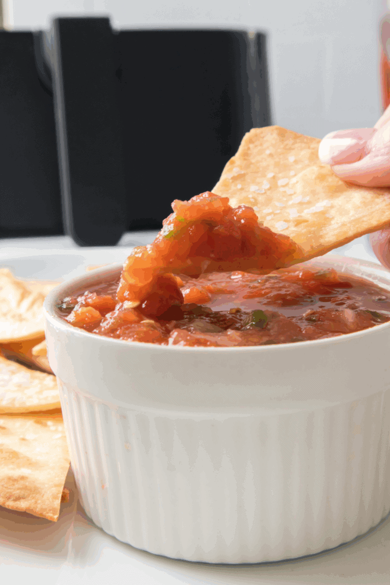 Copycat Chili’s Salsa made with fresh tomatoes, jalapeños, and spices, ready to serve as a zesty dip or topping for your favorite dishes.