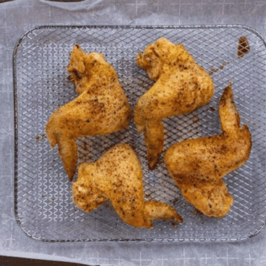 These Copycat Domino’s Plain Wings are crispy on the outside, juicy on the inside, and packed with savory flavor—no sauce needed! Made right in the air fryer or oven, they’re the perfect protein-packed snack or appetizer for game day, dinner, or anytime you’re craving wings without the mess.