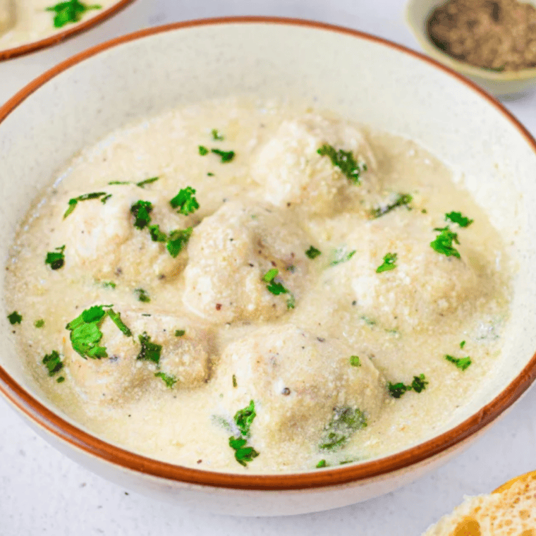 Combine and serve
Baked meatballs tossed in creamy Alfredo sauce in a skillet