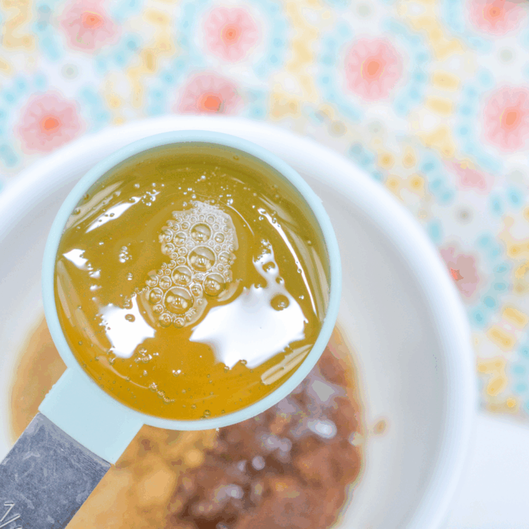 In a small mixing bowl, mix the sauce for the drumsticks.
