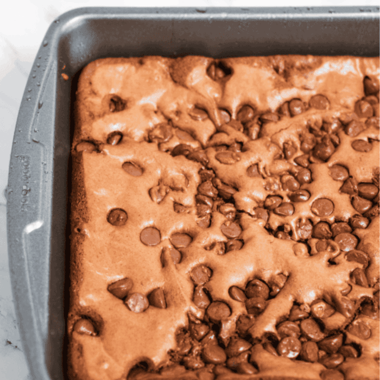 Freshly baked Golden Corral brownies with a rich, fudgy center and crackly top, served on a plate.
