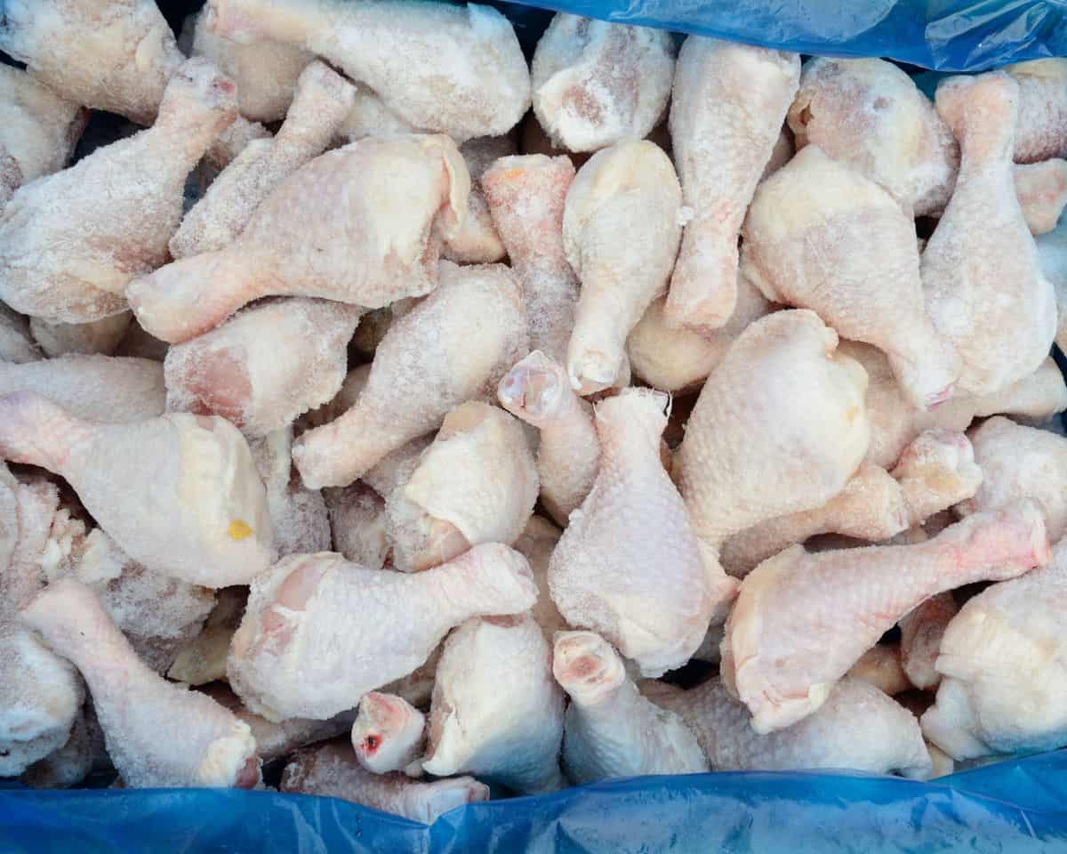 air-fryer-frozen-chicken-drumsticks-fork-to-spoon
