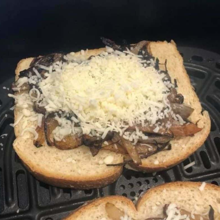 Air Fryer French Onion Grilled Cheese (3)