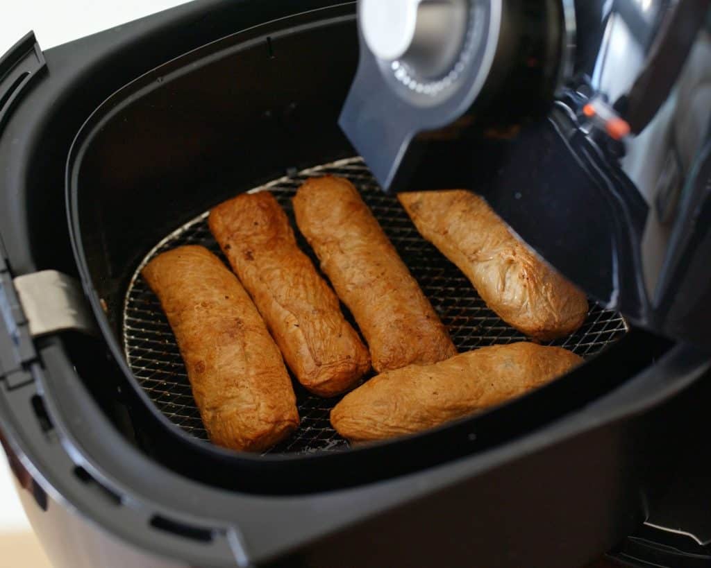 How to clean air fry: I used baking soda to remove stubborn grease from my air  fryer